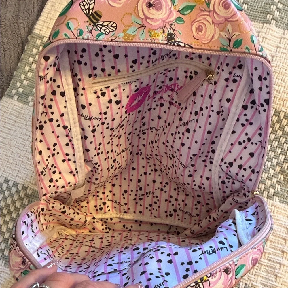 Luv Betsy by Betsey Johnson book bag 🐝🩷